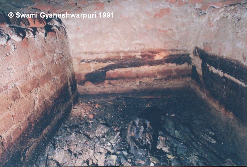 Hrobka opata Kryštofa Jiřího Matušky objevená v roce 1991 Markem Šenkyříkem a Radovanem Drtilem v chrámu Panny Marie ve Křtinách. Foto: Marek Šenkyřík1991.