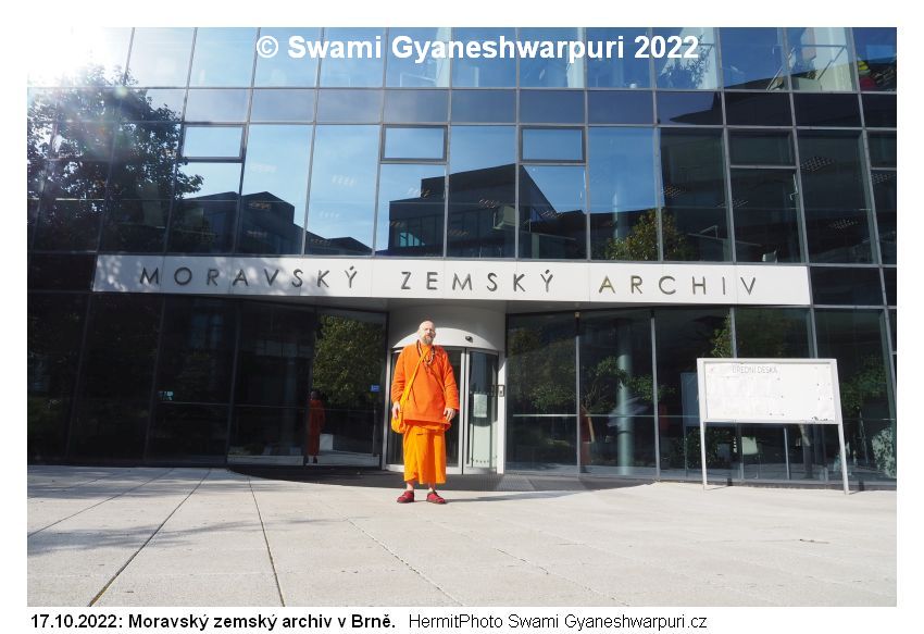 Studuji  v Moravském zemském archivu (2022).